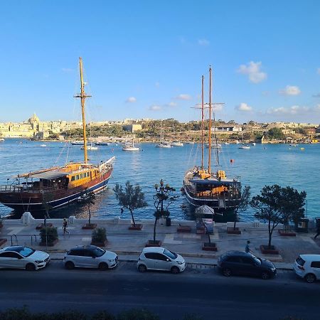 Spacious Seafront Apt Next To Sliema-Valeta Ferry Екстер'єр фото