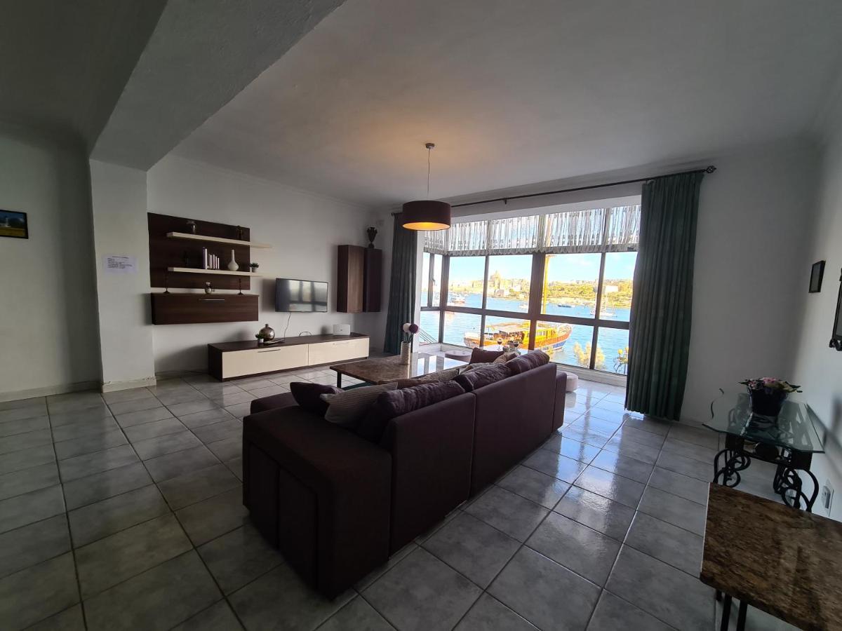 Spacious Seafront Apt Next To Sliema-Valeta Ferry Екстер'єр фото