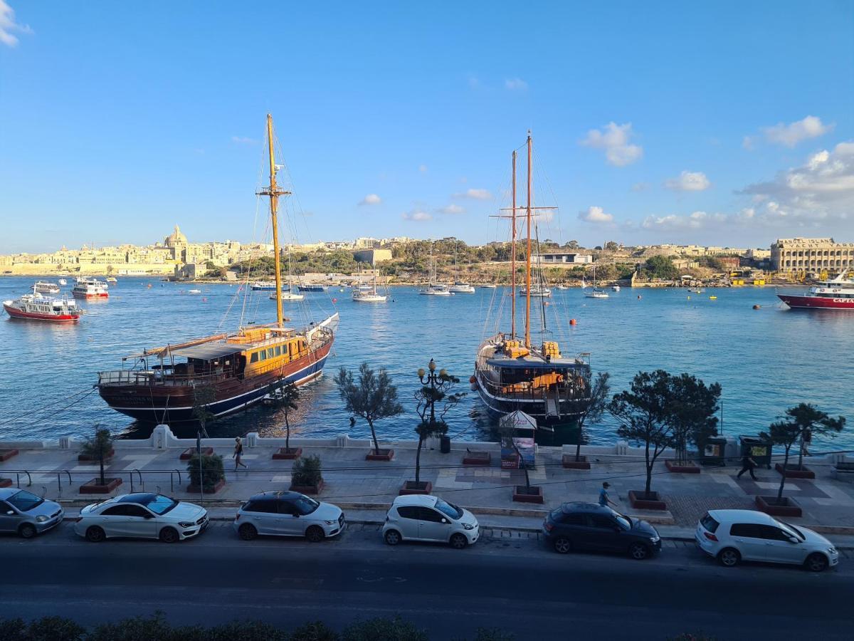 Spacious Seafront Apt Next To Sliema-Valeta Ferry Екстер'єр фото