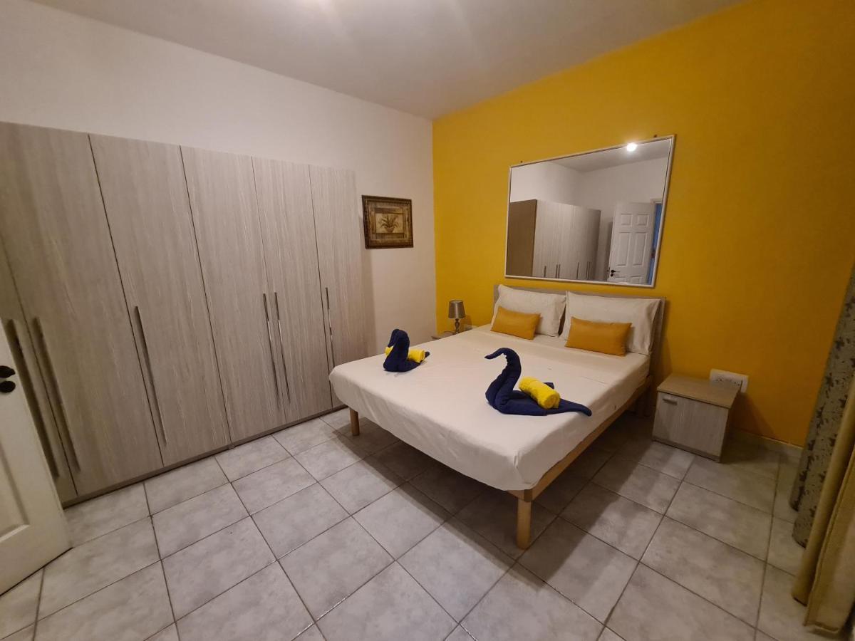 Spacious Seafront Apt Next To Sliema-Valeta Ferry Екстер'єр фото